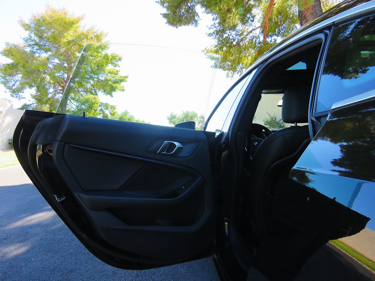 Photo 17 of this BMW 2 Series