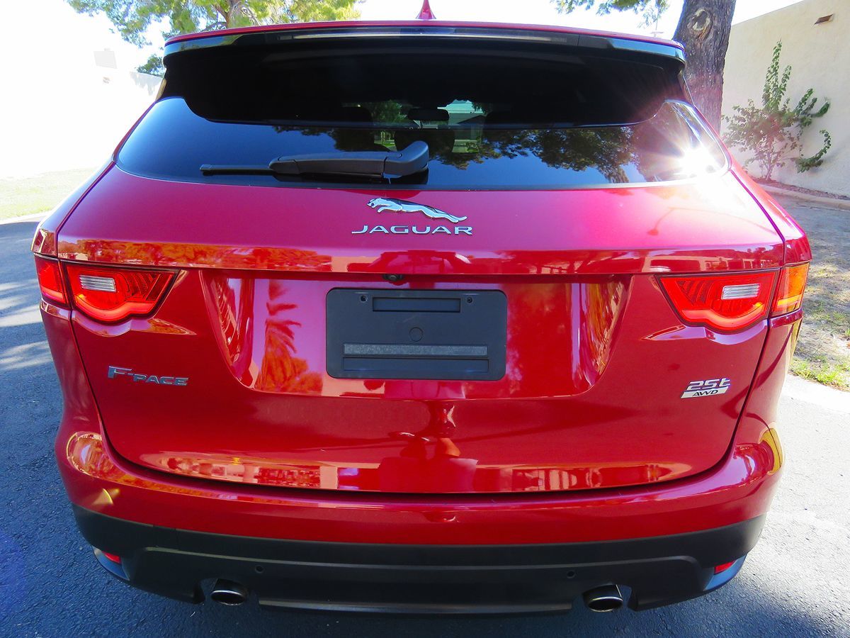 Photo 6 of this Jaguar F-PACE