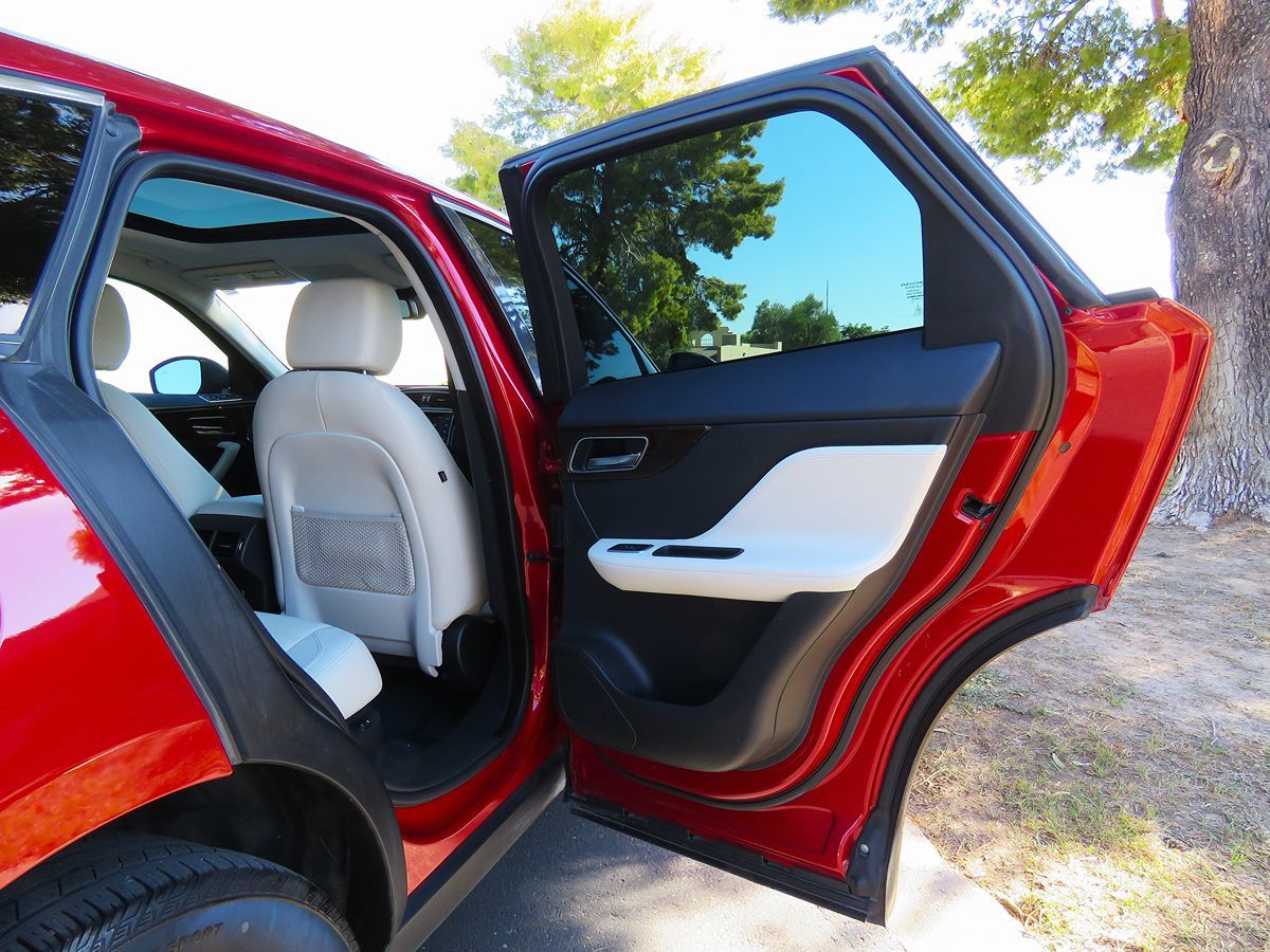 Photo 17 of this Jaguar F-PACE