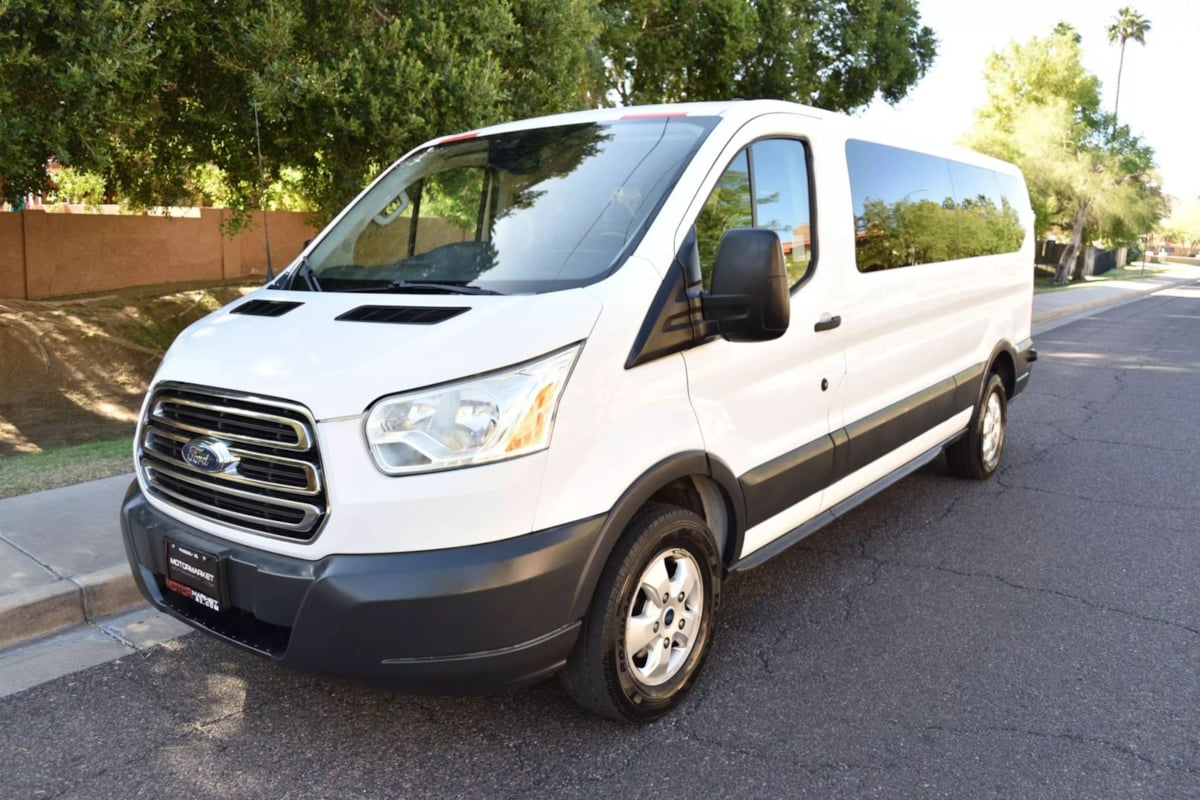 2017 Ford Transit XLT photo 3