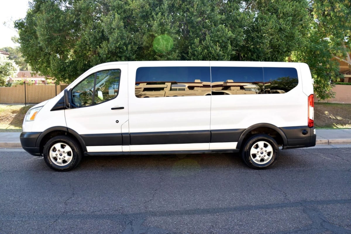 2017 Ford Transit XLT photo 4