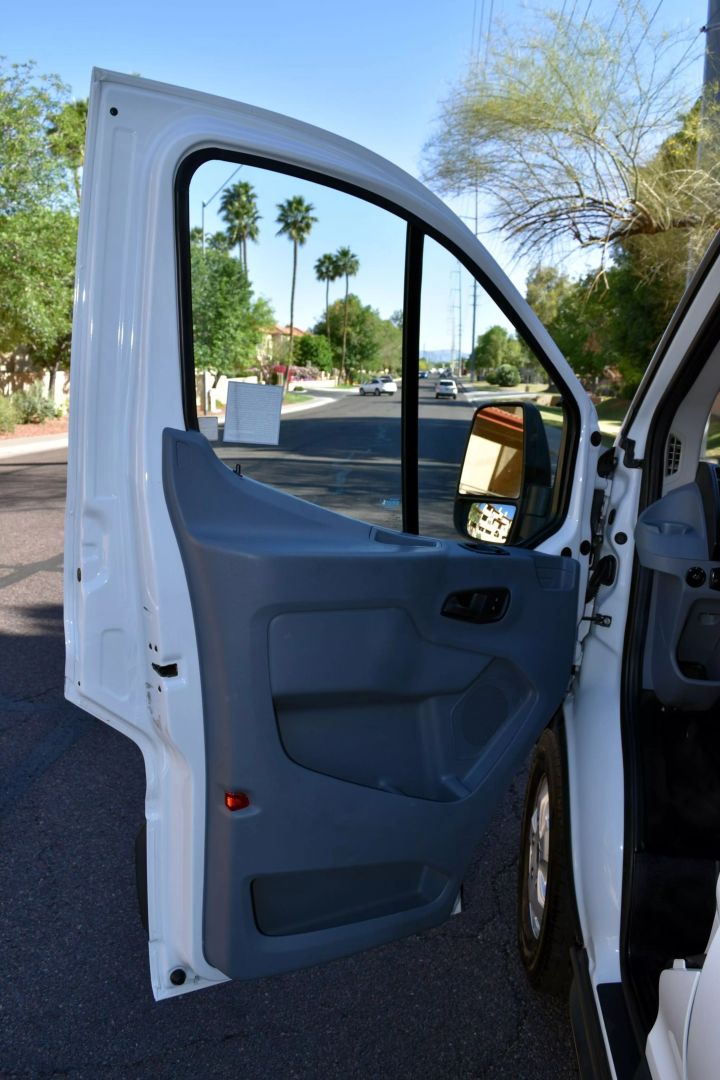 2017 Ford Transit XLT photo 9