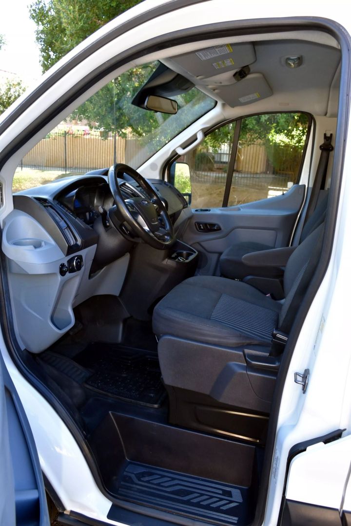 2017 Ford Transit XLT photo 10