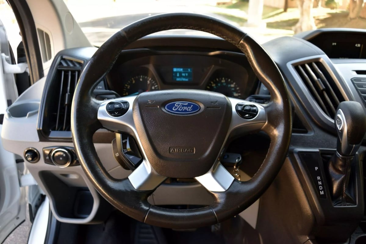 2017 Ford Transit XLT photo 12