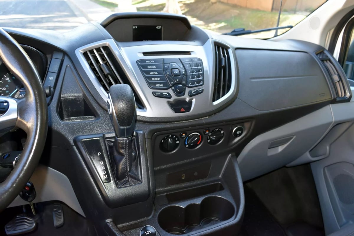 2017 Ford Transit XLT photo 17