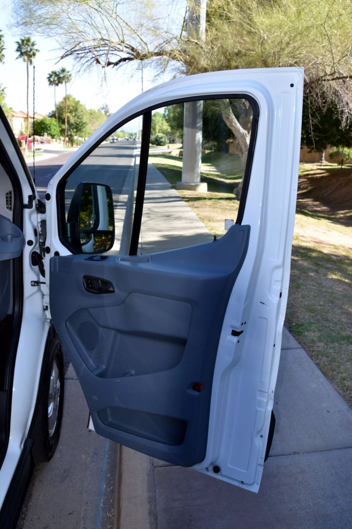 2017 Ford Transit XLT photo 18