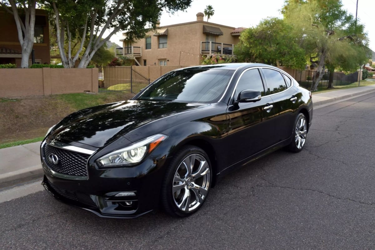 2017 Infiniti Q70 3.7 photo 3