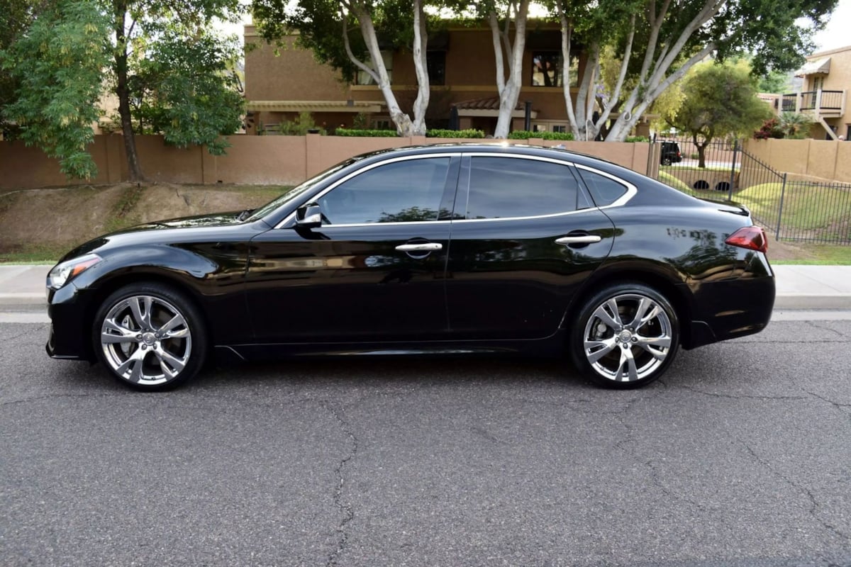 2017 Infiniti Q70 3.7 photo 4