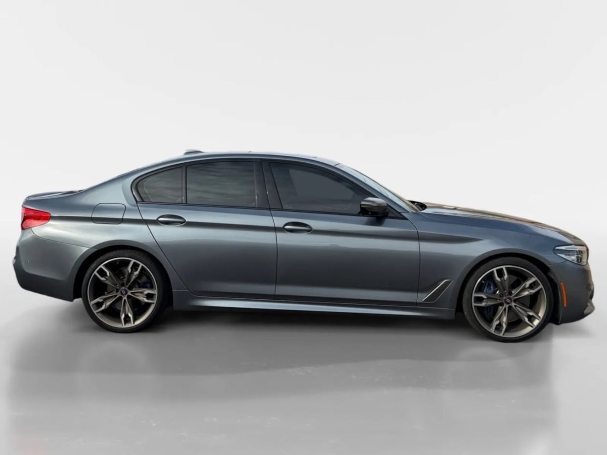 2019 BMW 5 Series M550i - Photo 6
