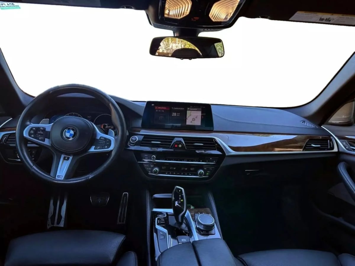 2019 BMW 5 Series M550i - Photo 10