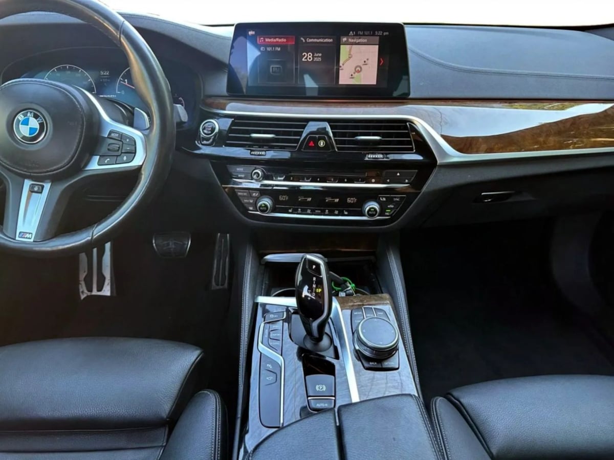 2019 BMW 5 Series M550i - Photo 12