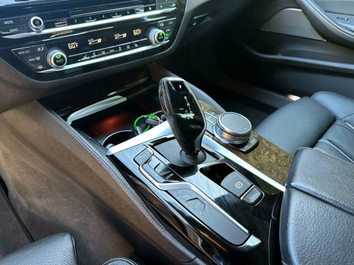 2019 BMW 5 Series M550i - Photo 13