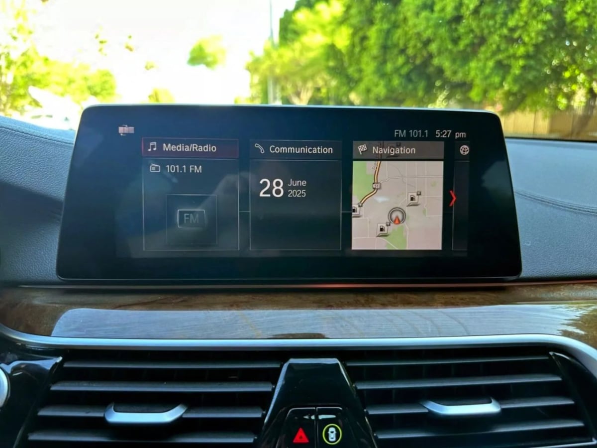 2019 BMW 5 Series M550i - Photo 14