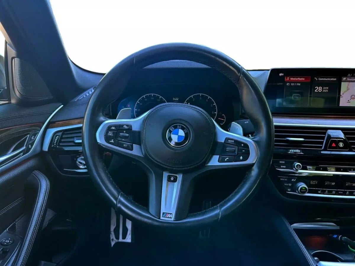2019 BMW 5 Series M550i - Photo 18