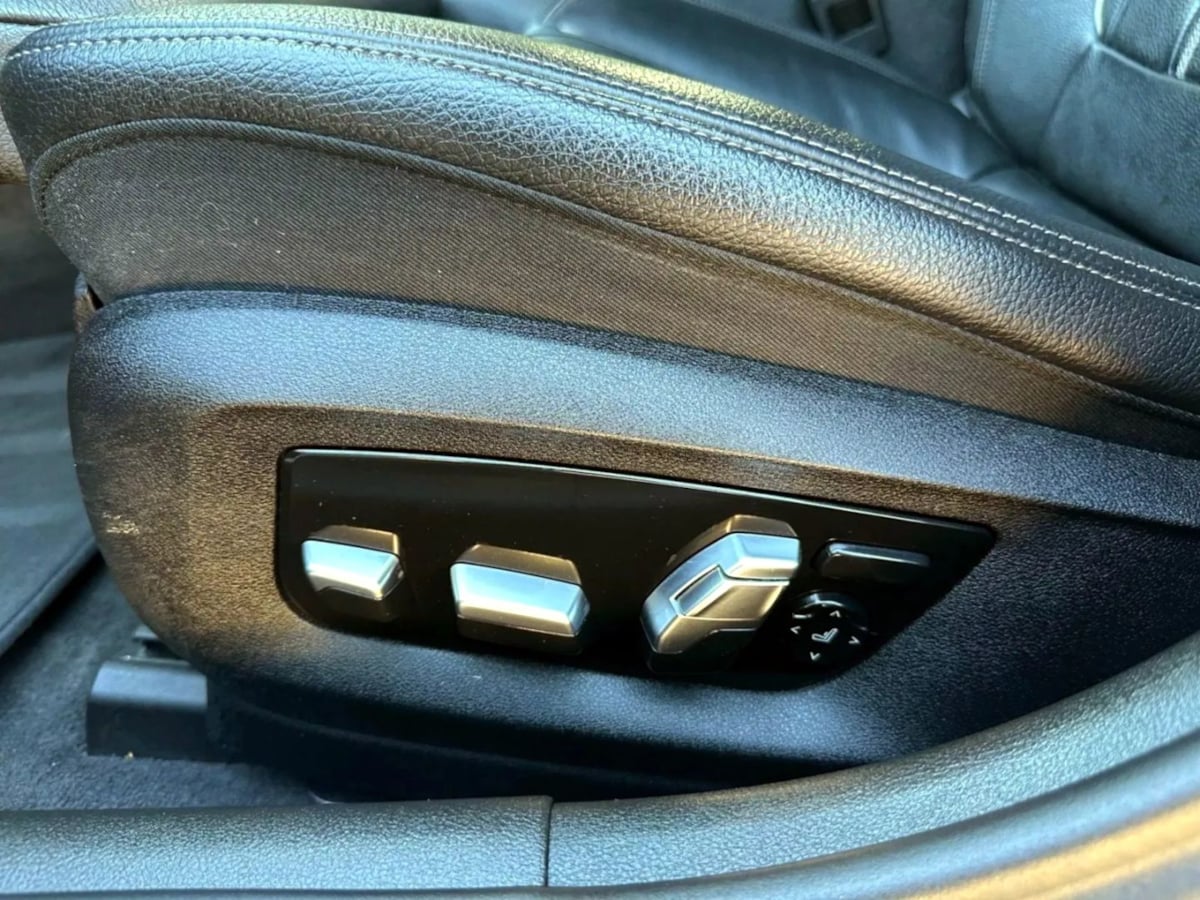 2019 BMW 5 Series M550i - Photo 22