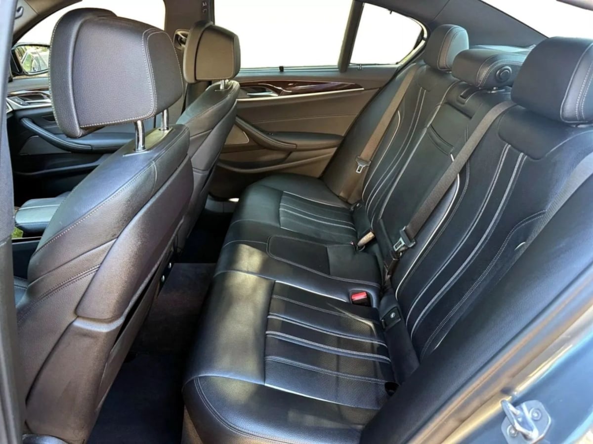 2019 BMW 5 Series M550i - Photo 26