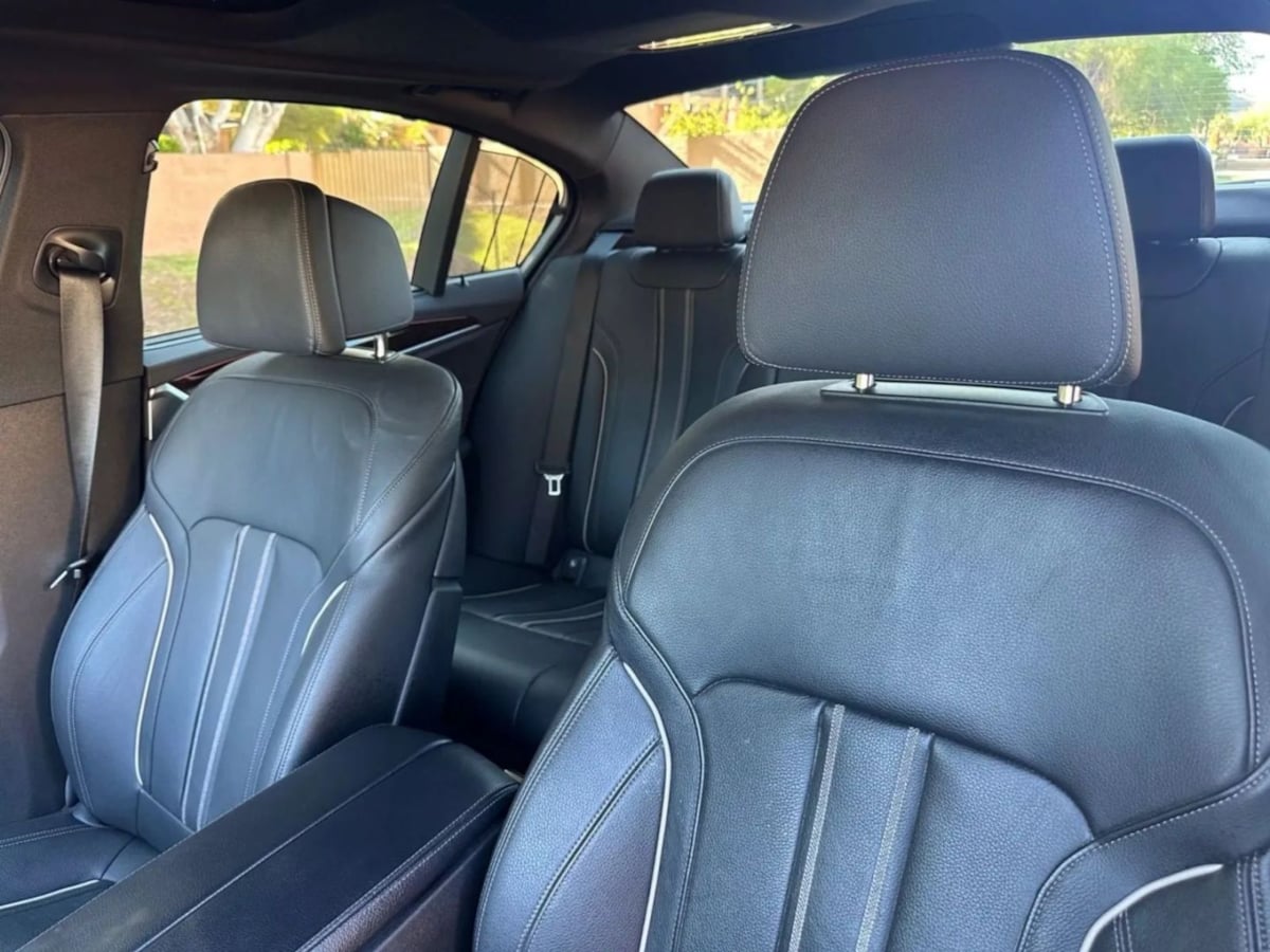 2019 BMW 5 Series M550i - Photo 28