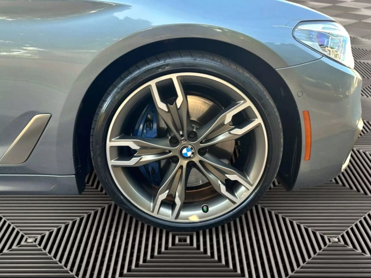 2019 BMW 5 Series M550i - Photo 29