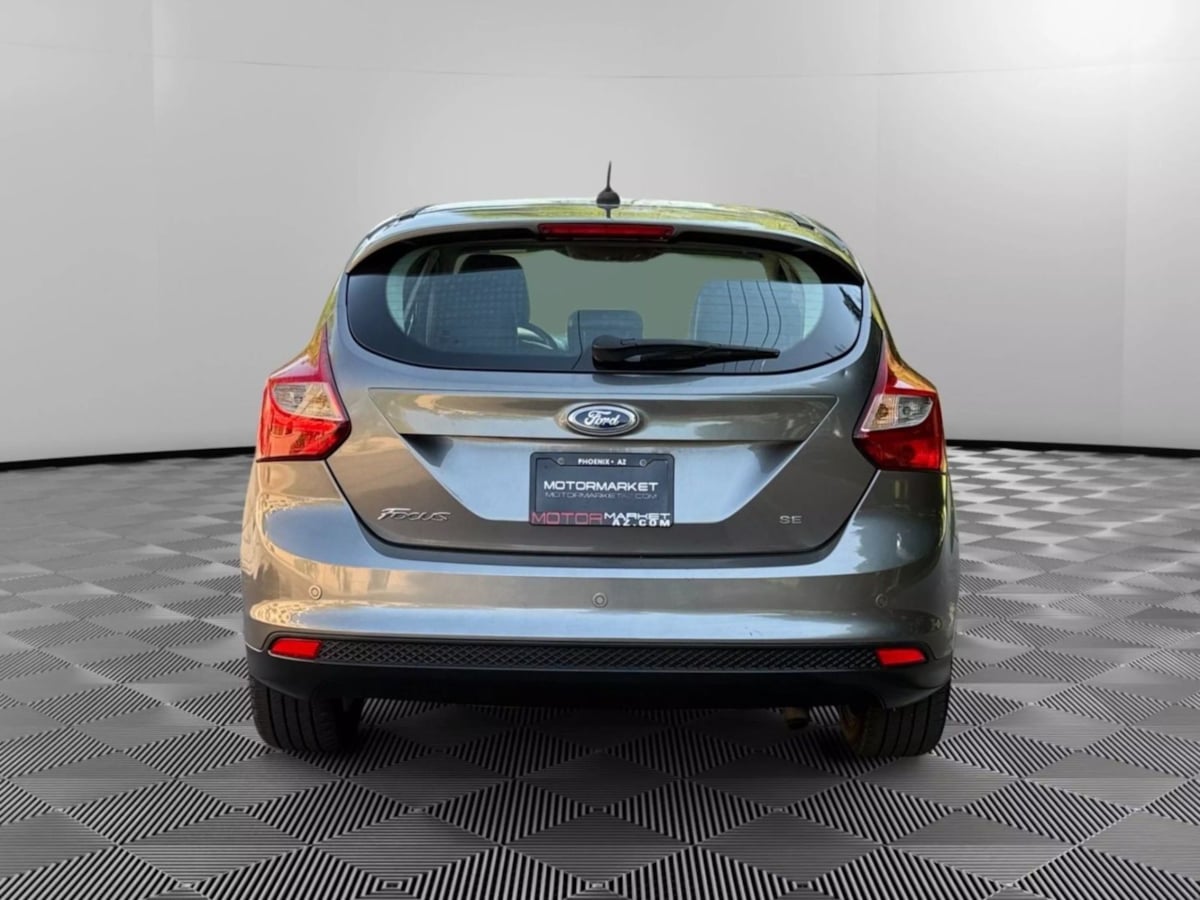 2014 Ford Focus SE photo 2