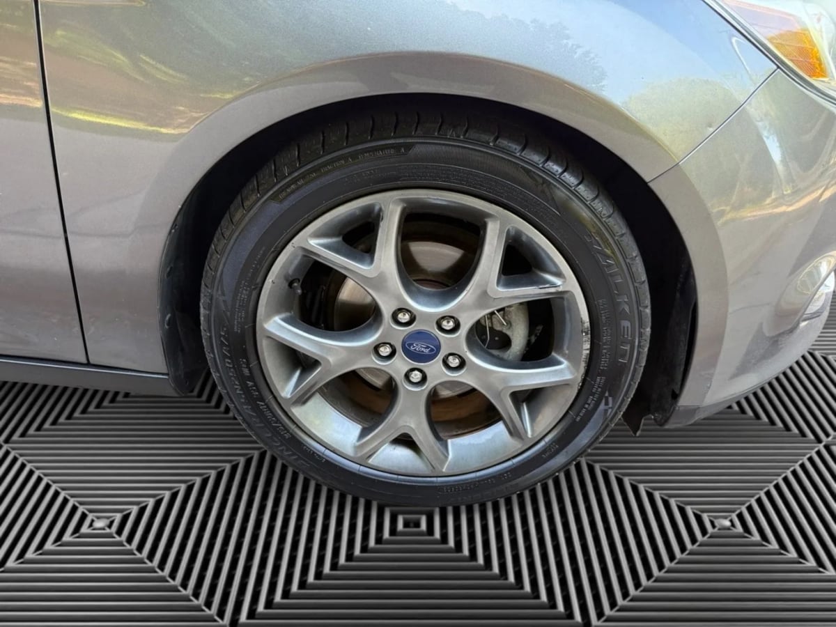 2014 Ford Focus SE photo 12