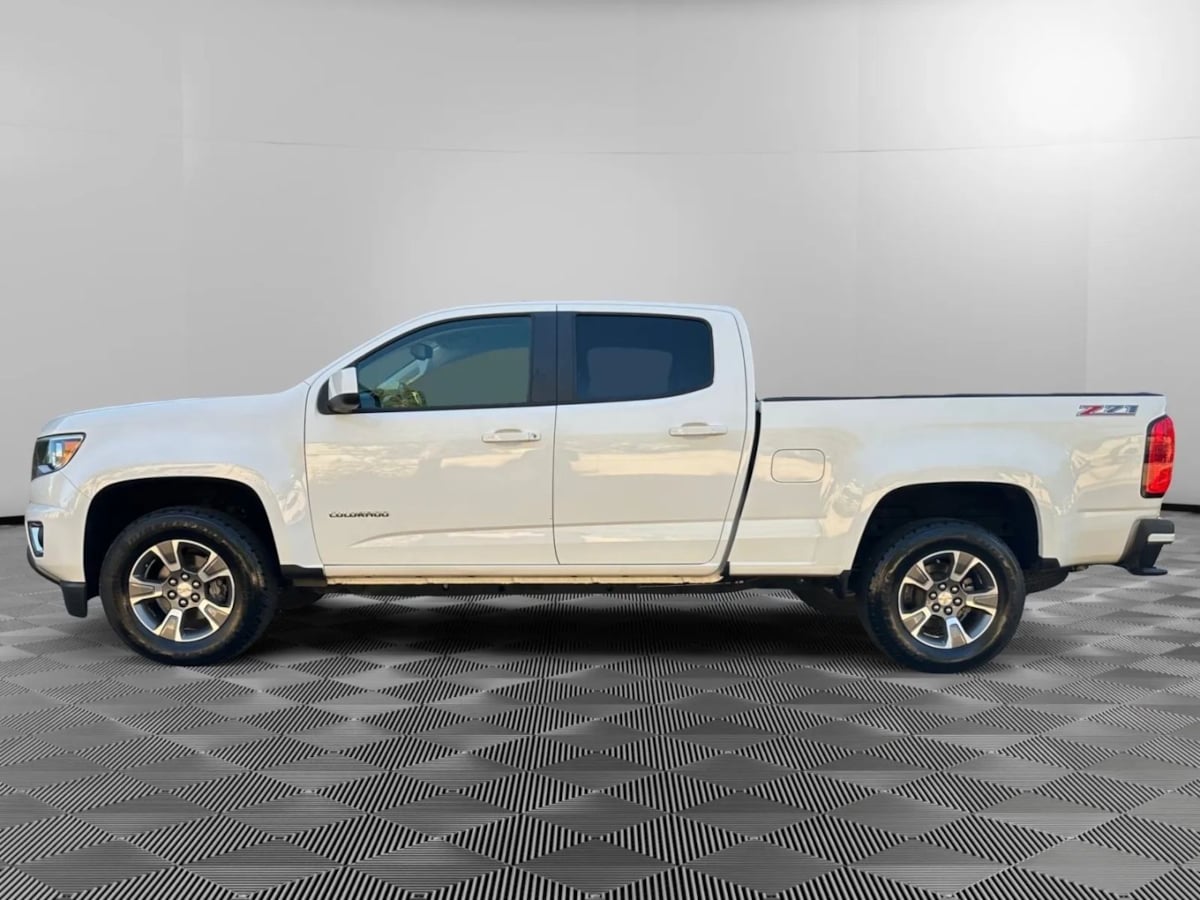 2015 Chevrolet Colorado Z71 photo 2