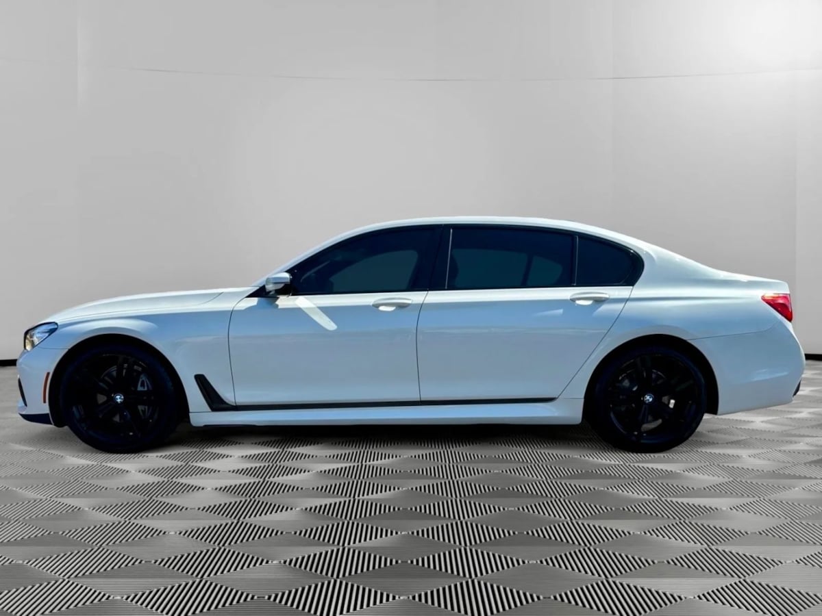 2019 Bmw 740i Sedan photo 2