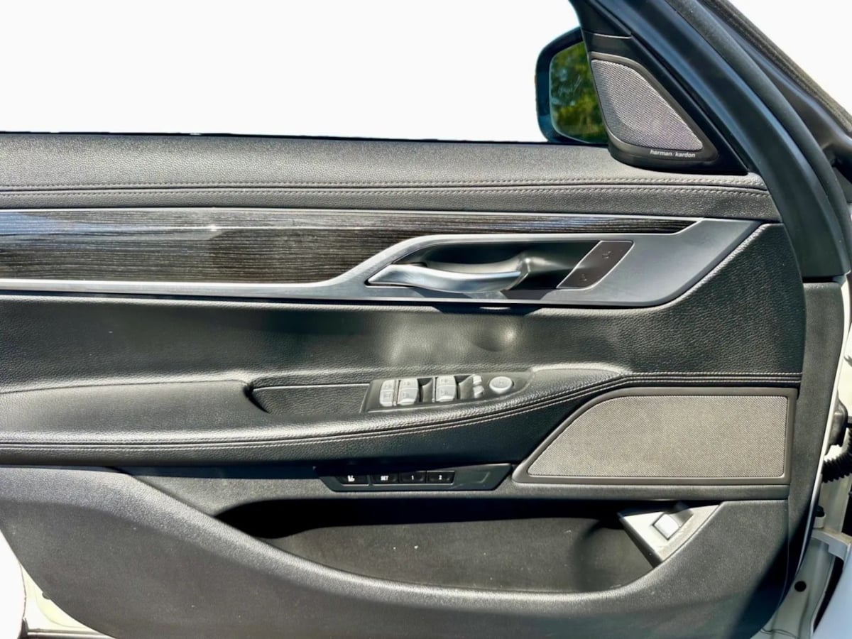 2019 Bmw 740i Sedan photo 16