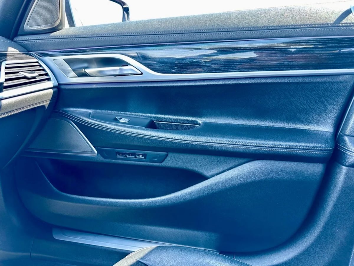 2019 Bmw 740i Sedan photo 17