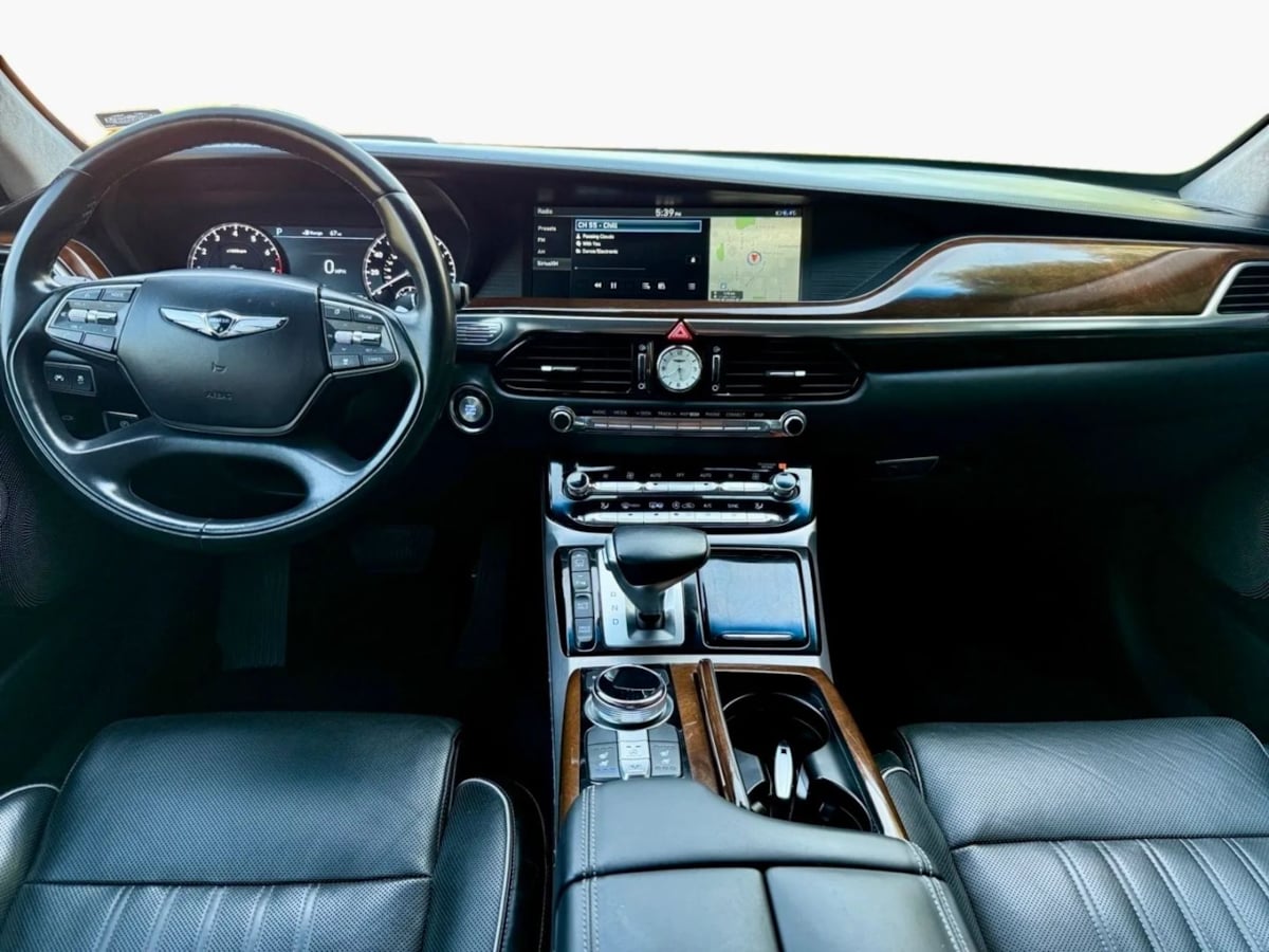 2018 Genesis G90 5.0L Ultimate photo 9