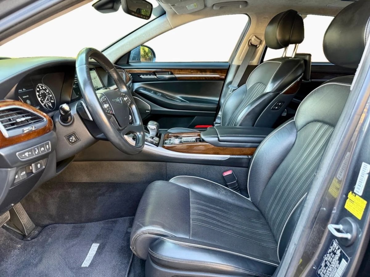2018 Genesis G90 5.0L Ultimate photo 10