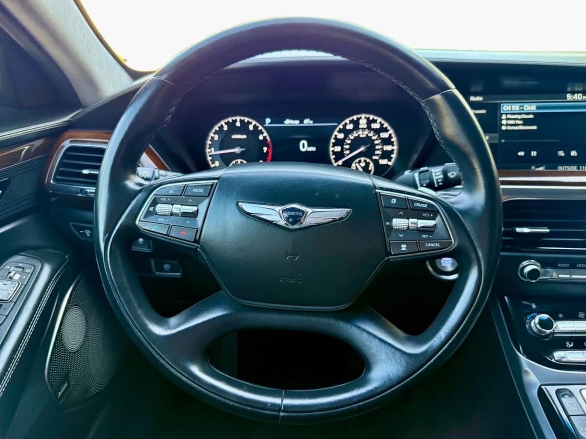 2018 Genesis G90 5.0L Ultimate photo 12