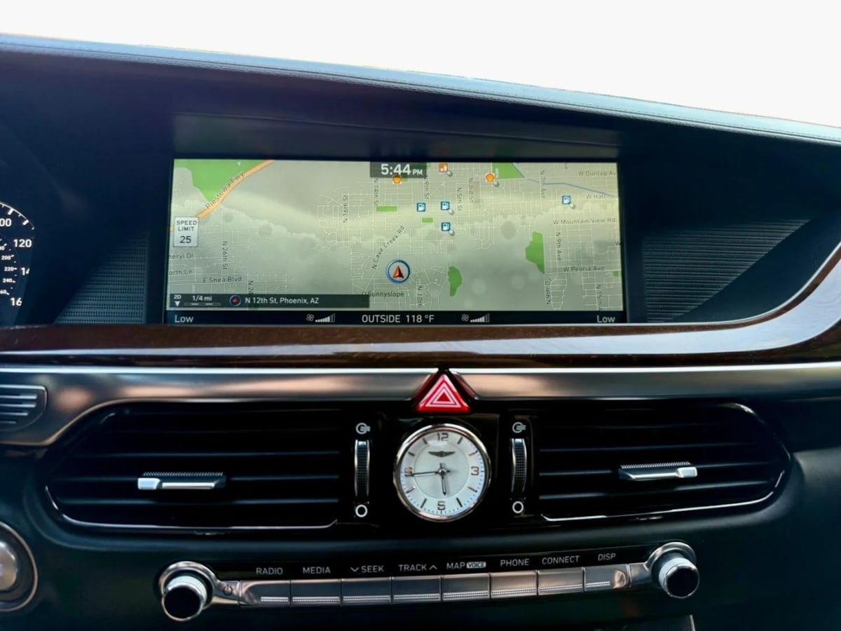 2018 Genesis G90 5.0L Ultimate photo 14