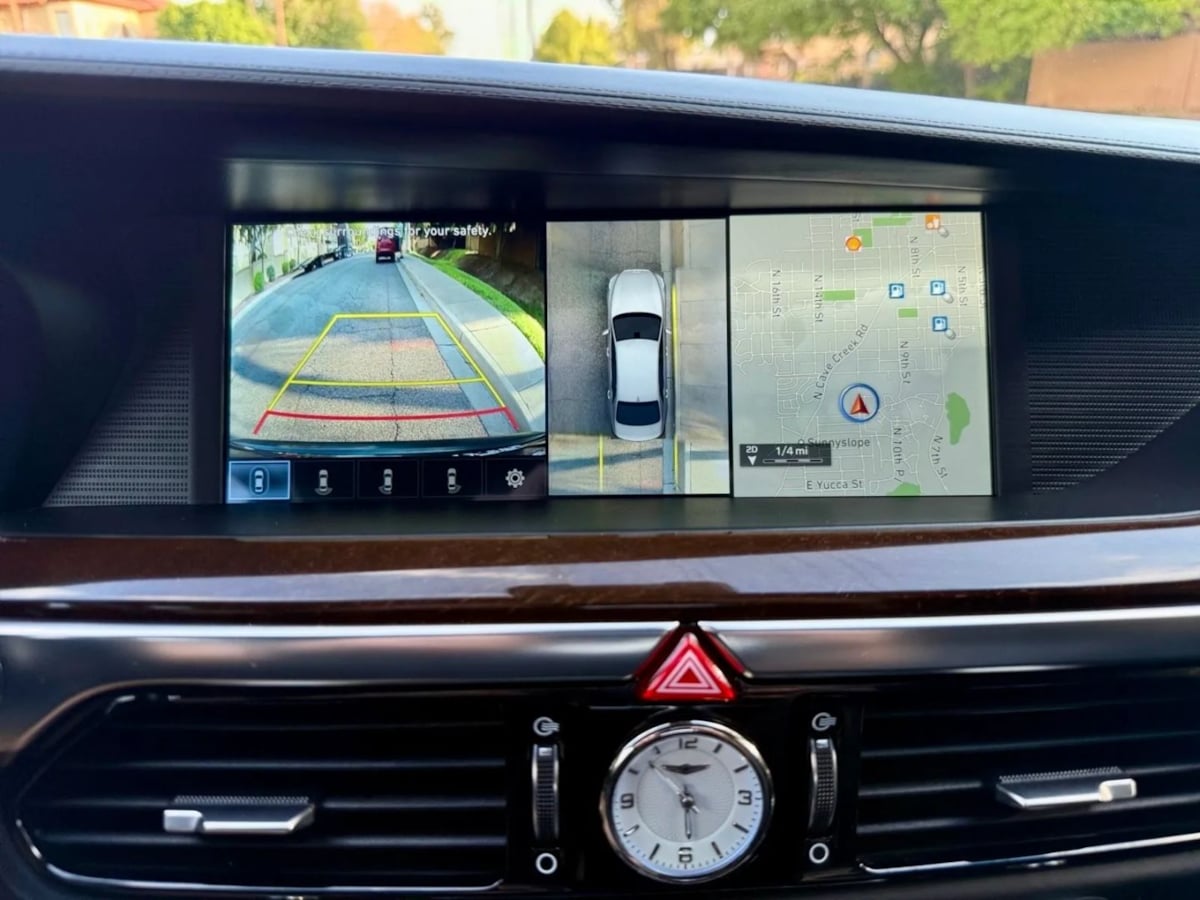 2018 Genesis G90 5.0L Ultimate photo 16