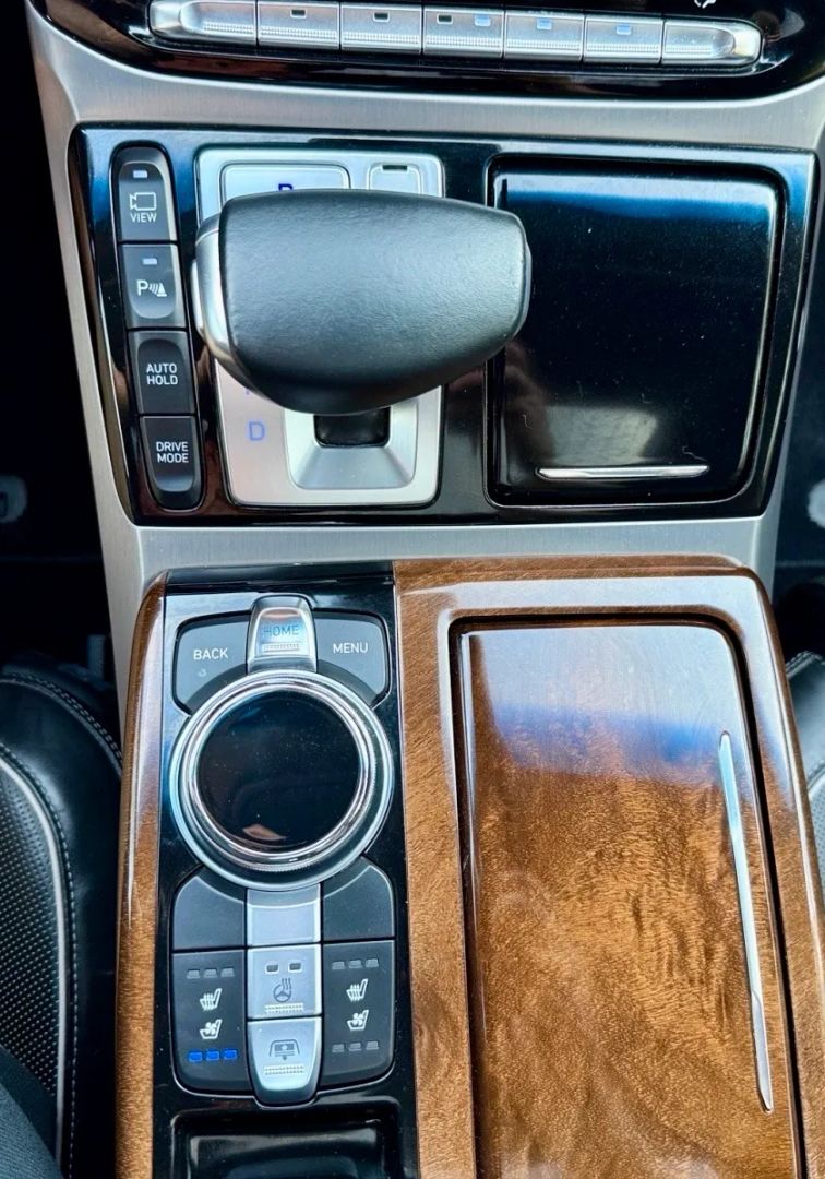 2018 Genesis G90 5.0L Ultimate photo 18