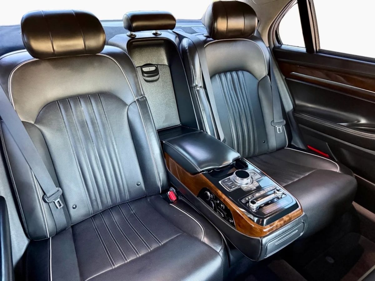 2018 Genesis G90 5.0L Ultimate photo 23