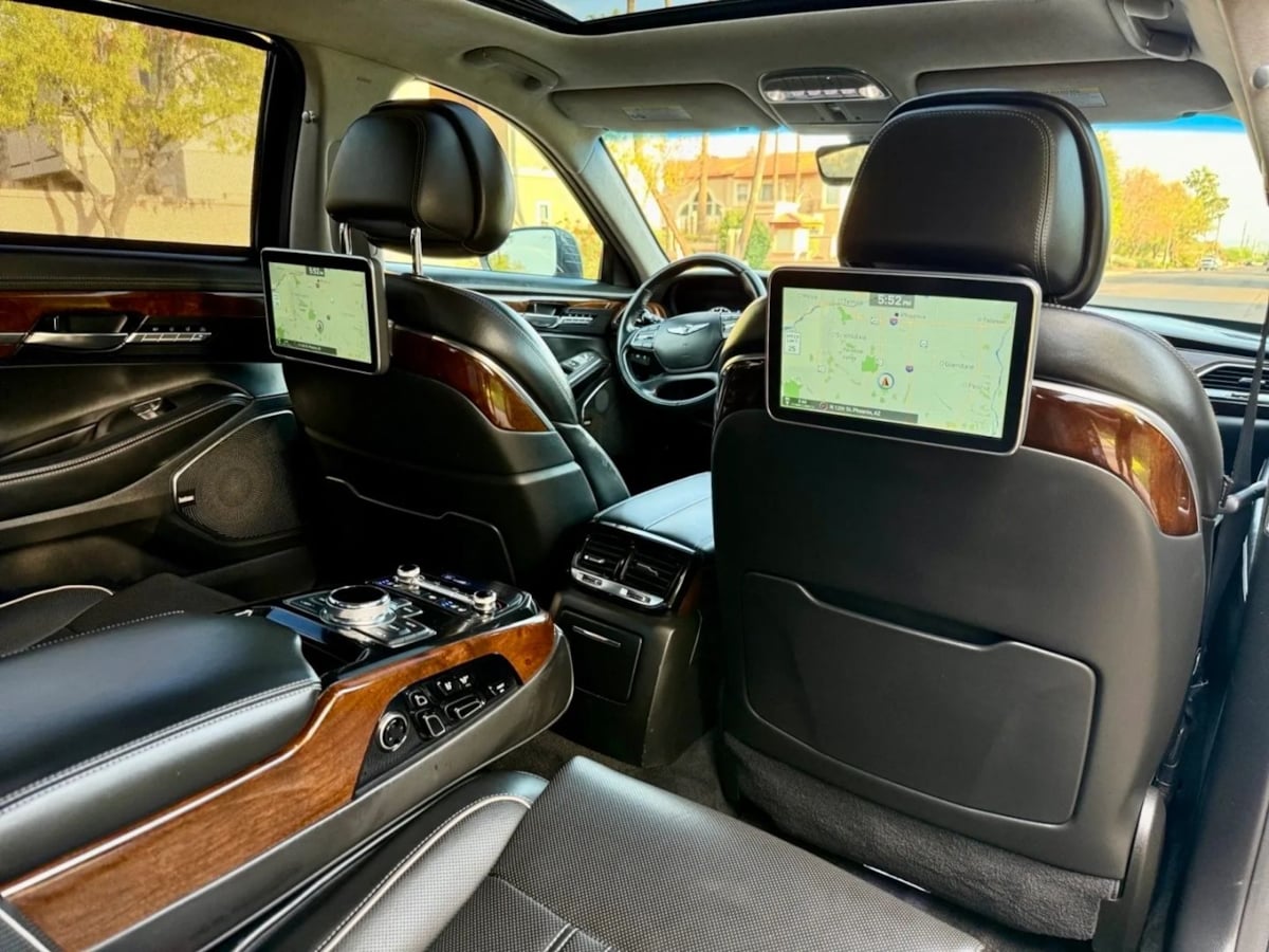 2018 Genesis G90 5.0L Ultimate photo 24