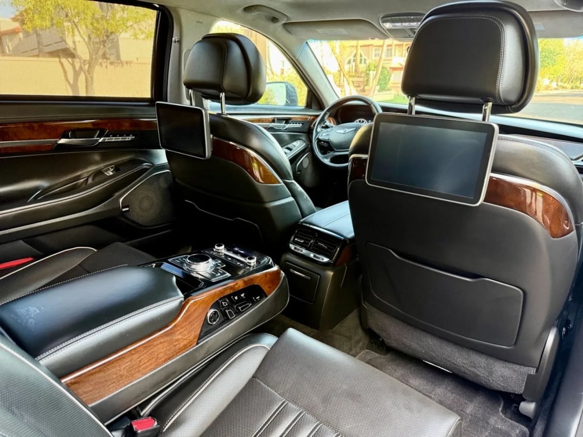 2018 Genesis G90 5.0L Ultimate photo 25