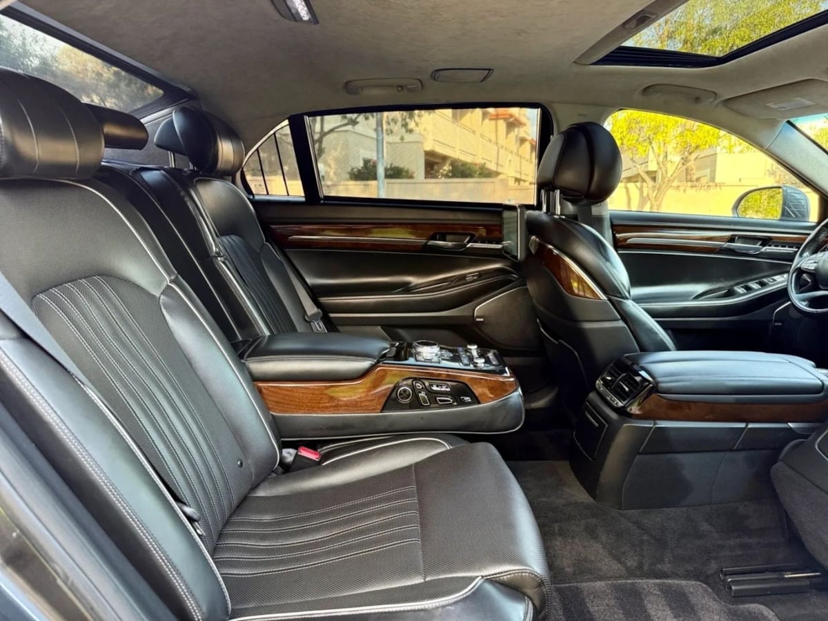 2018 Genesis G90 5.0L Ultimate photo 27
