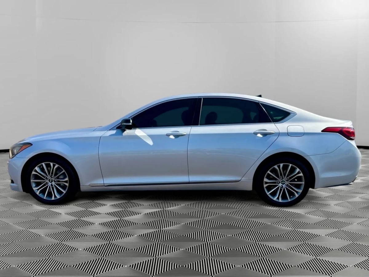 2015 Hyundai Genesis 3.8 photo 2