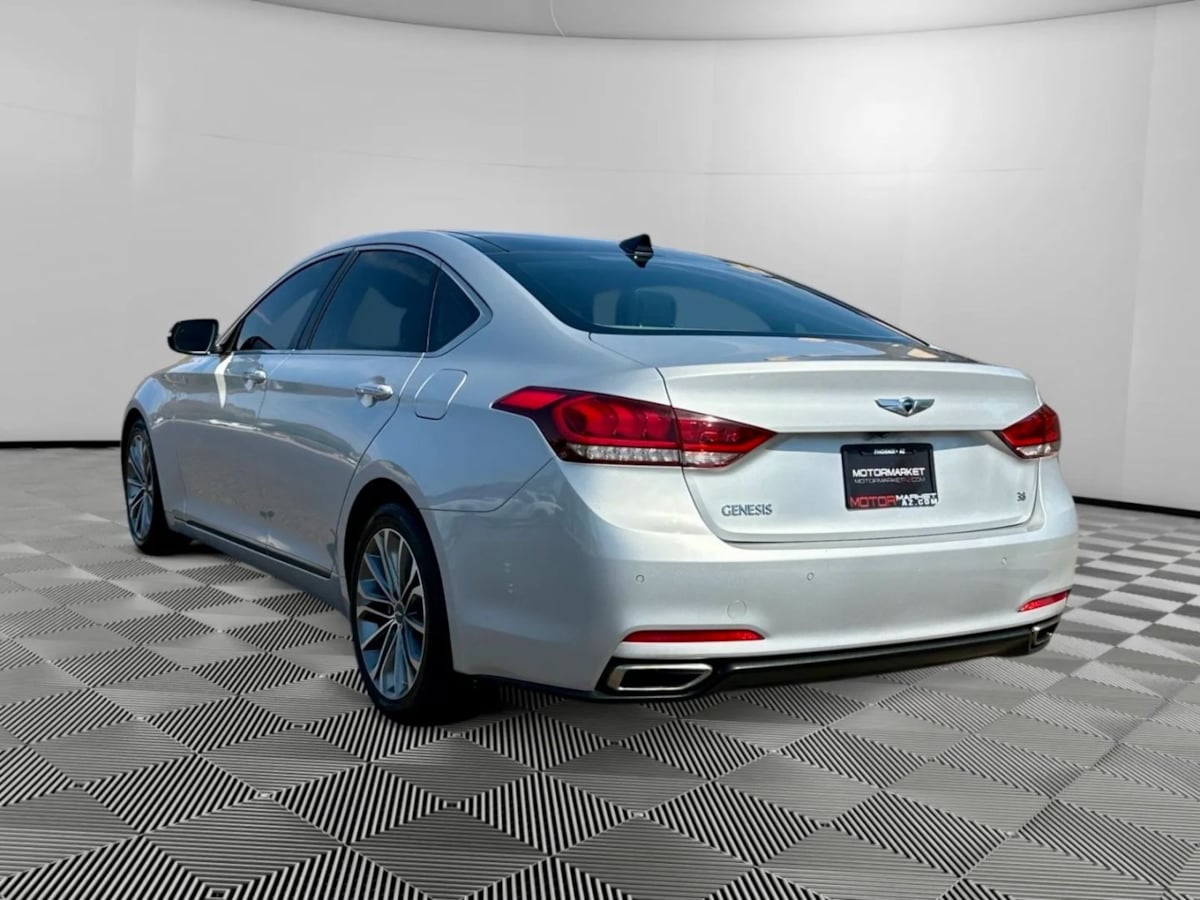 2015 Hyundai Genesis 3.8 photo 3