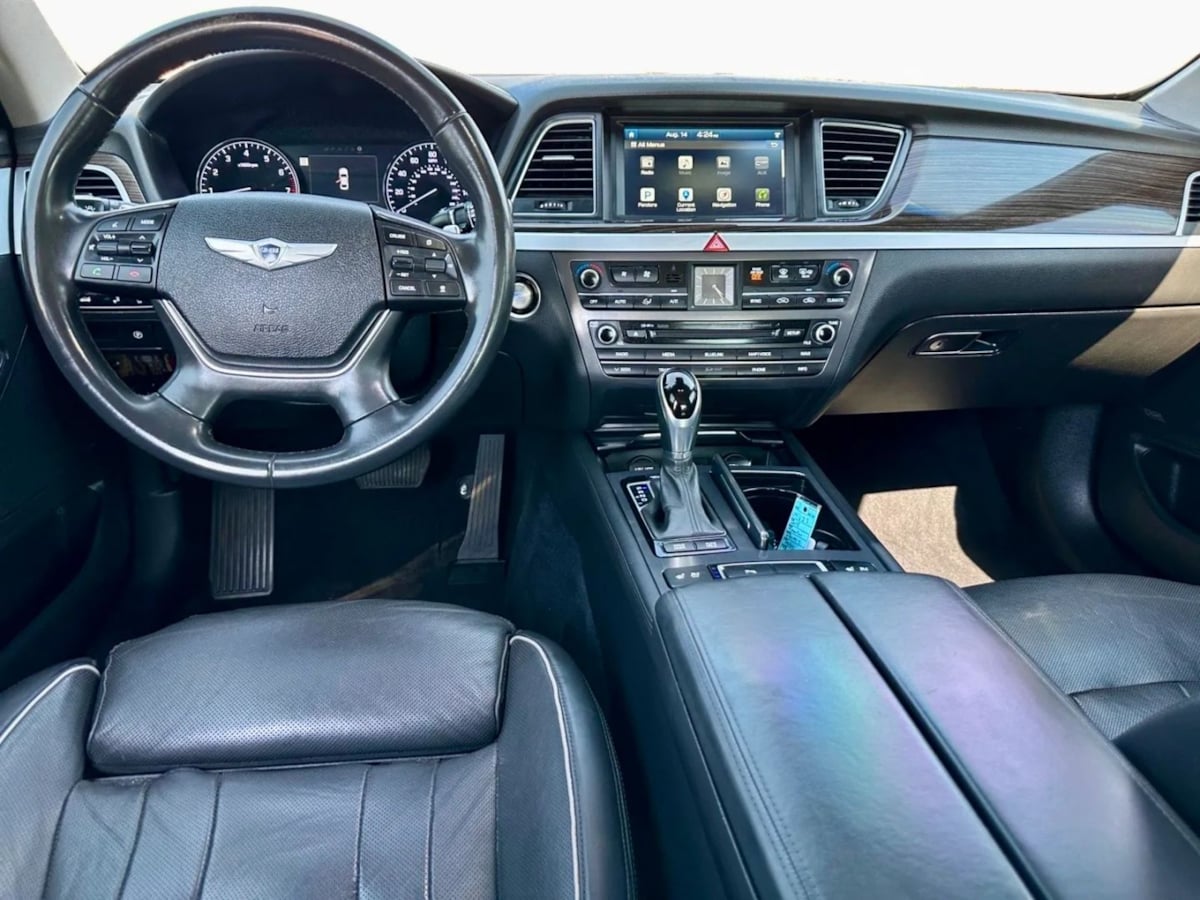 2015 Hyundai Genesis 3.8 photo 9