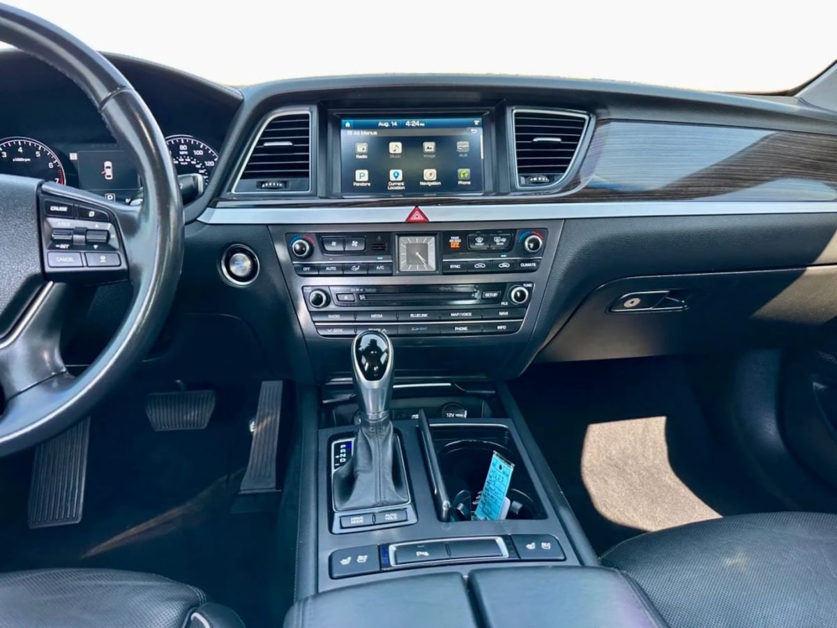 2015 Hyundai Genesis 3.8 photo 10