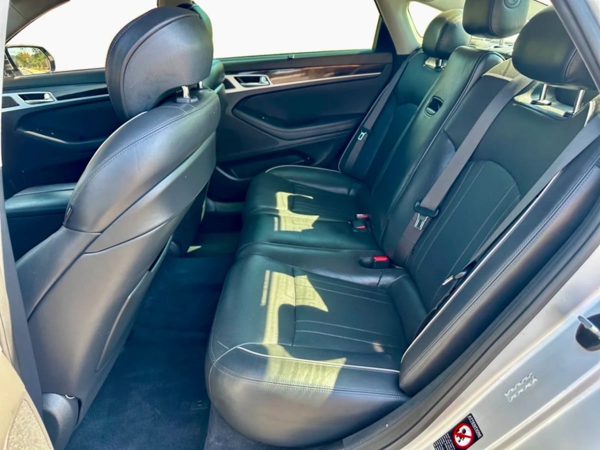 2015 Hyundai Genesis 3.8 photo 17