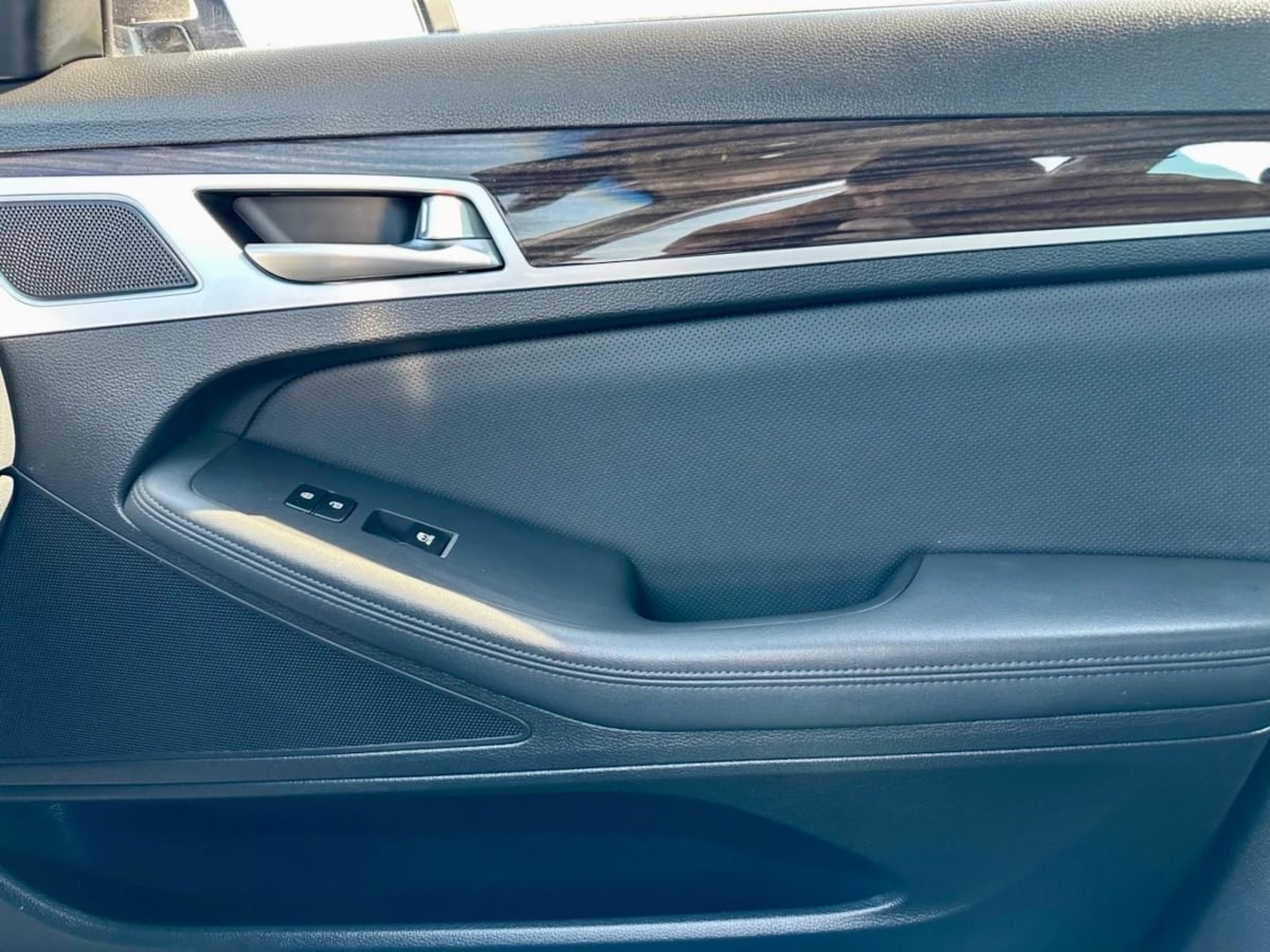 2015 Hyundai Genesis 3.8 photo 18