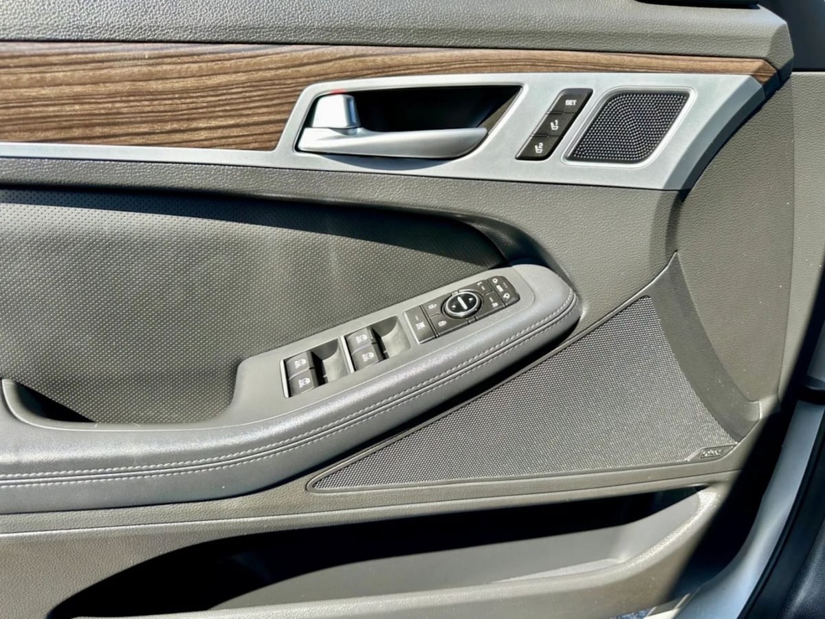 2015 Hyundai Genesis 3.8 photo 19