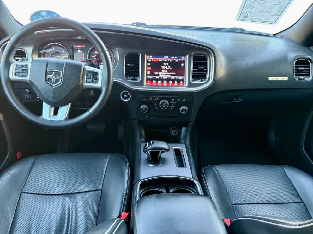2014 Dodge Charger SXT Plus photo 9