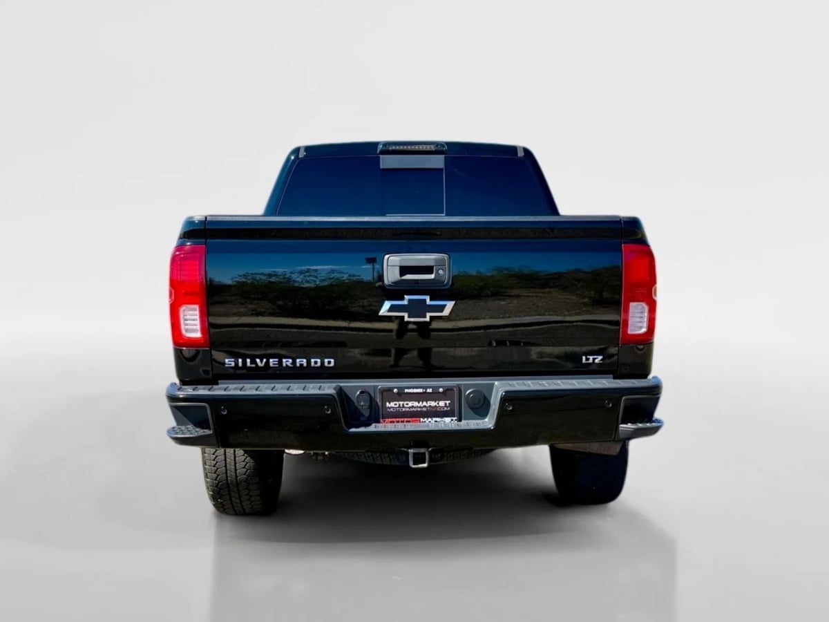 2017 Chevrolet Silverado 1500 LTZ photo 3
