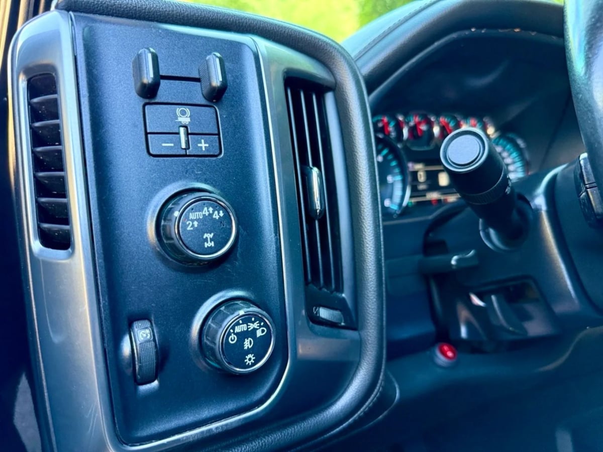 2017 Chevrolet Silverado 1500 LTZ photo 17