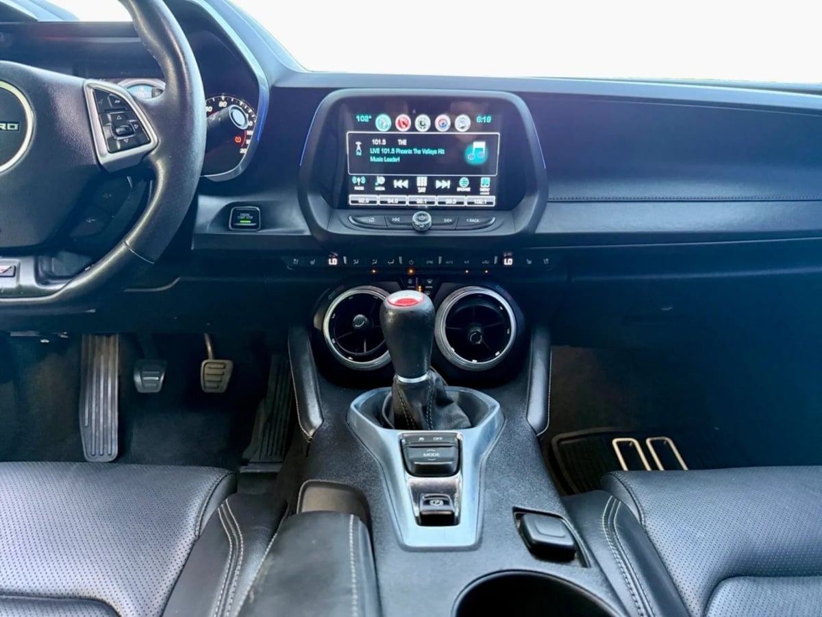 2016 Chevrolet Camaro 2SS photo 11