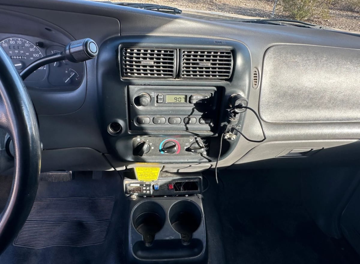 2002 Ford Ranger XL photo 8